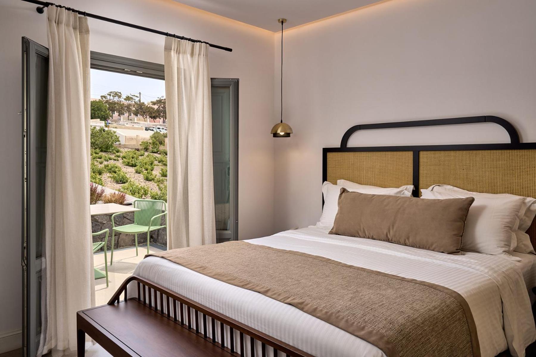 Alleys All-Suite Hotel & Spa Pyrgos Kallistis Room photo