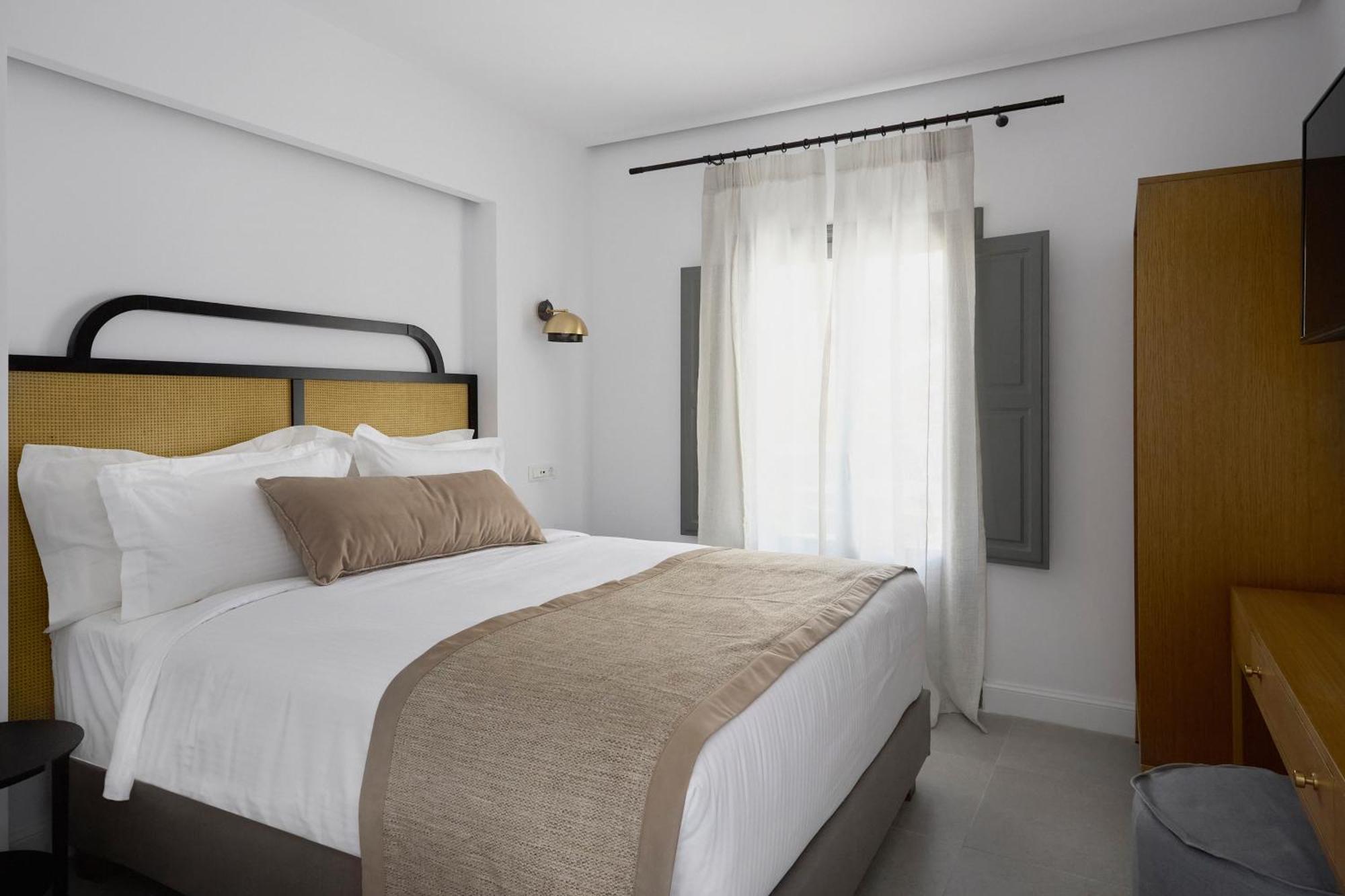 Alleys All-Suite Hotel & Spa Pyrgos Kallistis Room photo